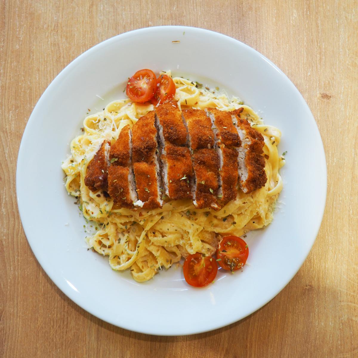 Паста с курицей кацу