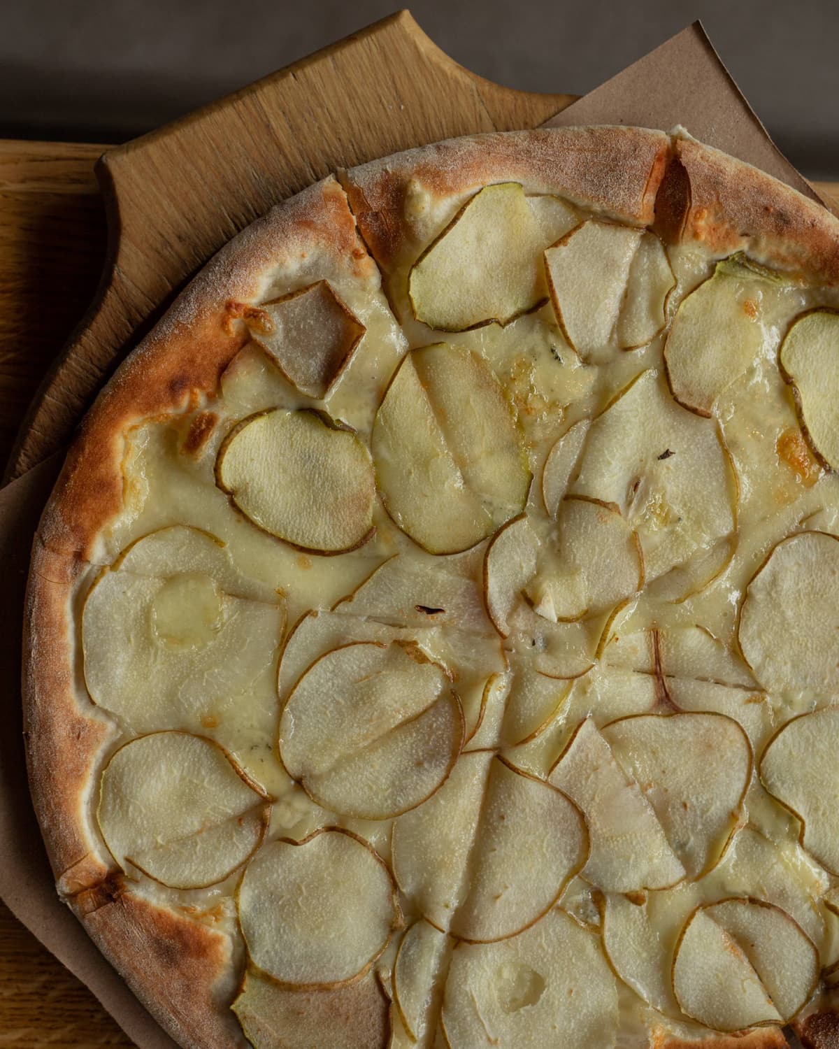 Пицца с грушей и сыром Дюр Блю