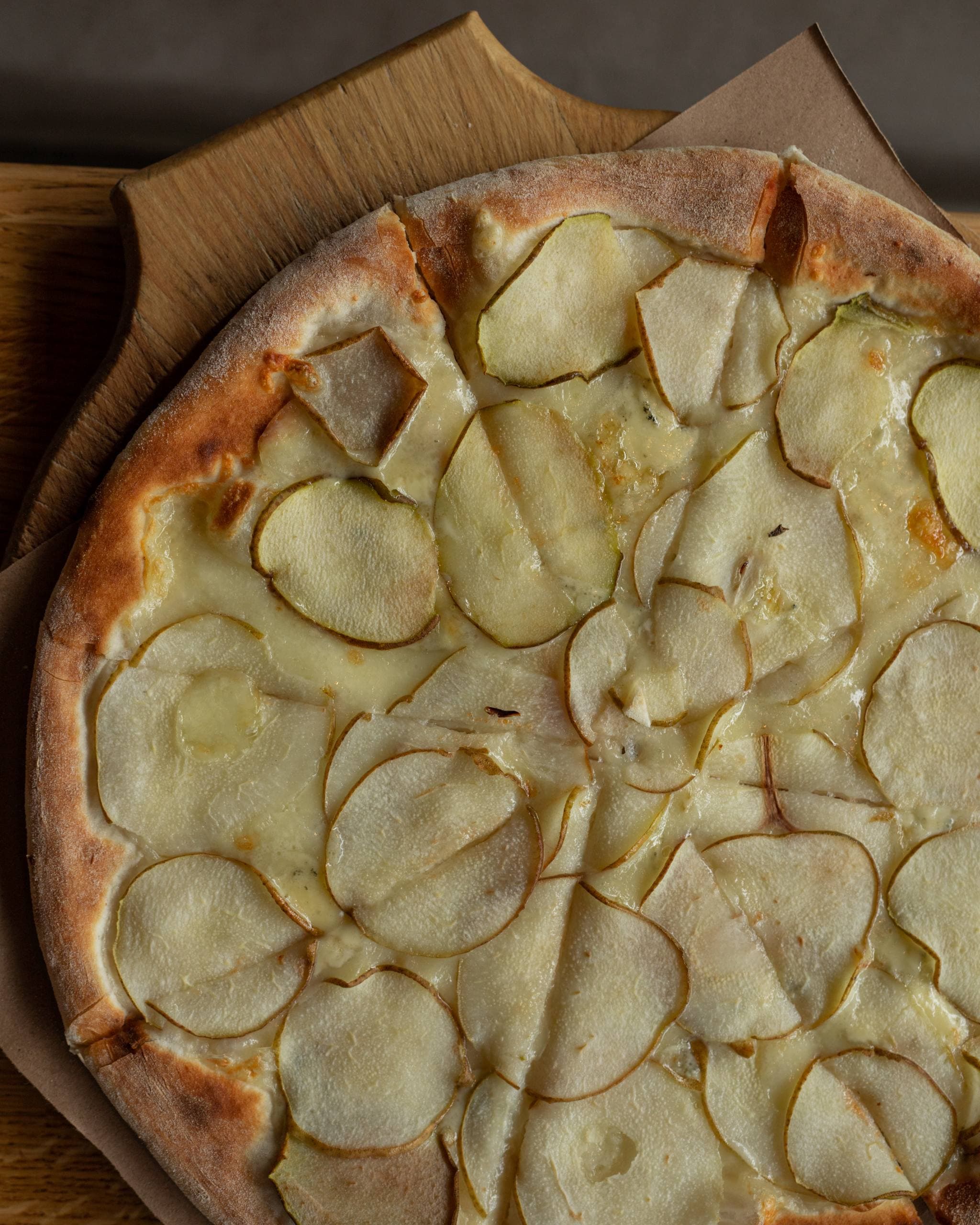 Пицца с грушей и сыром Дюр Блю