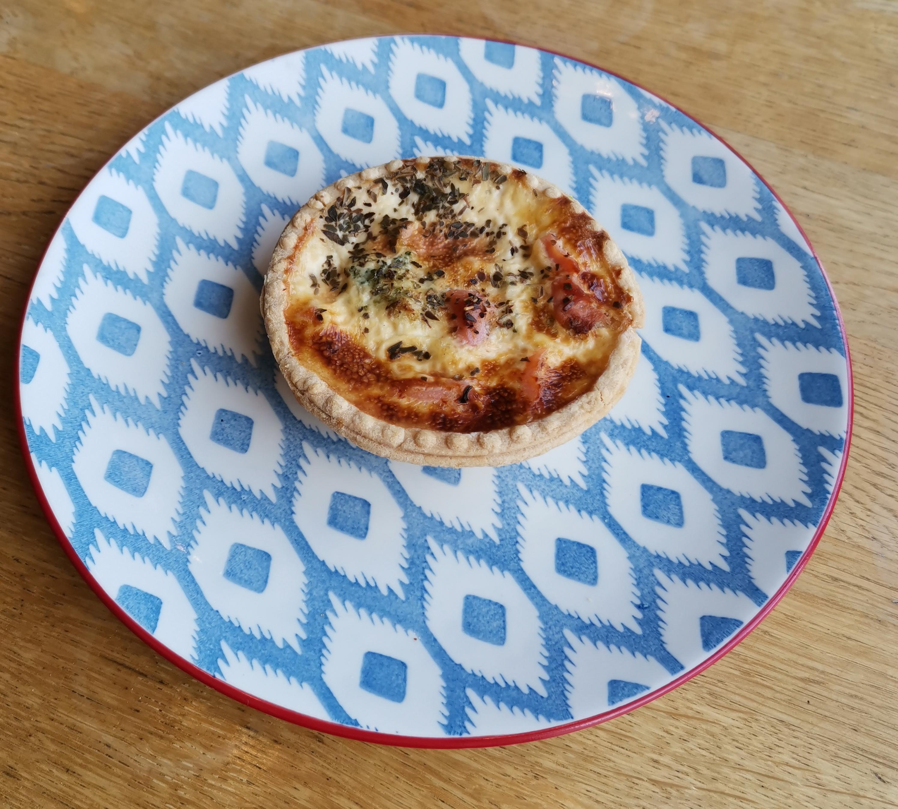 Киш с красной рыбой