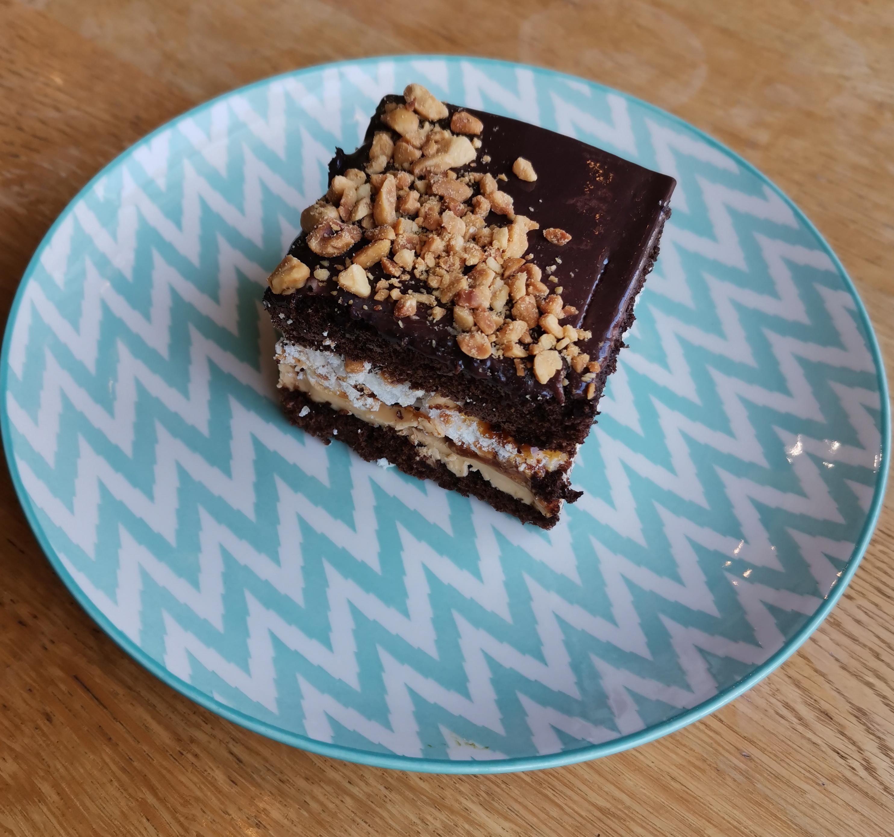 Торт Сникерс