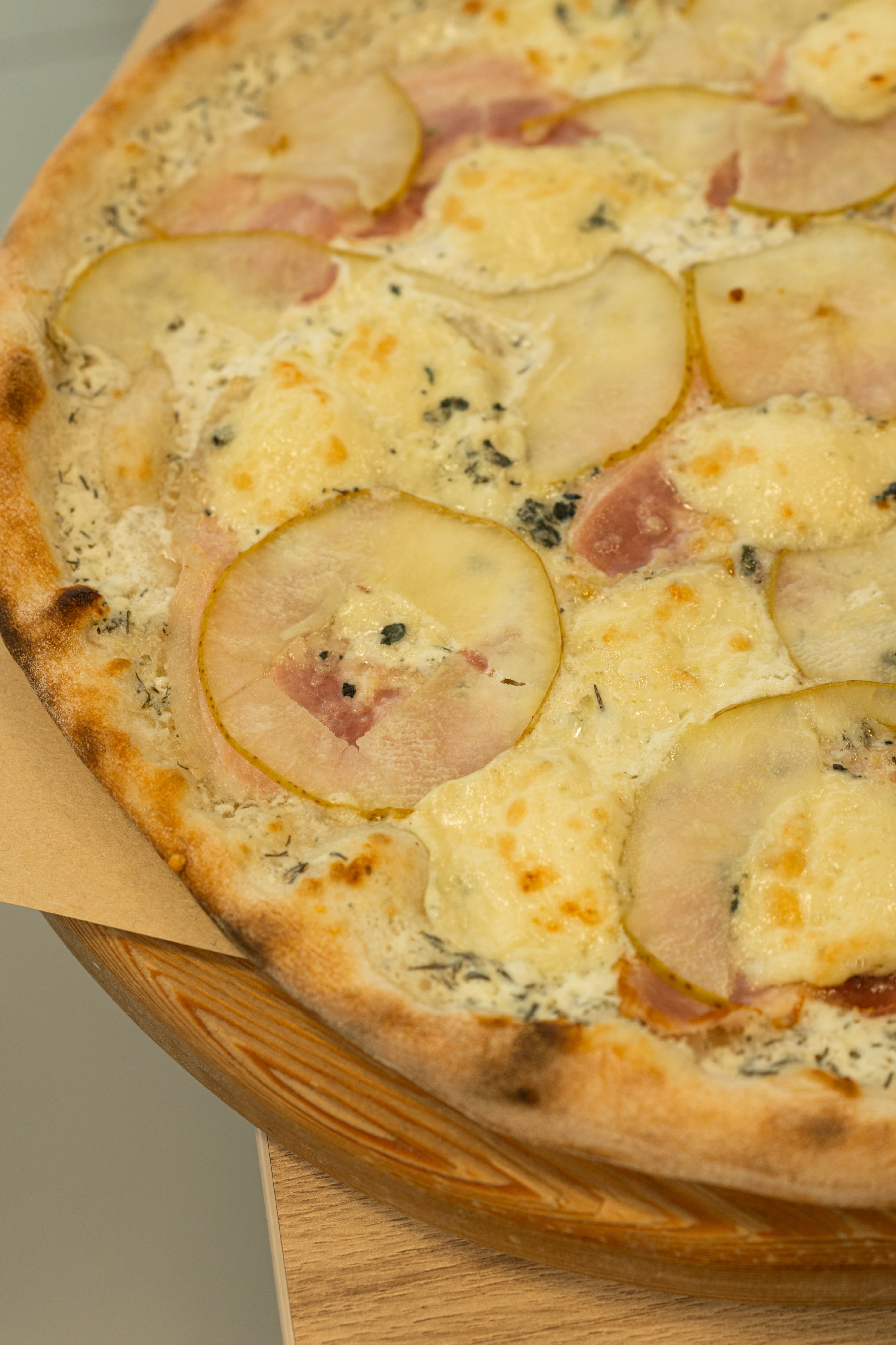 Пицца с беконом и дор блю